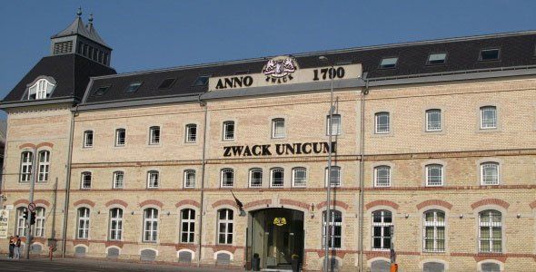 Unicum Ház Látogatás és Ebédes Hajókirándulás a Dunán Unicum Ház Látogatás és Ebédes Hajókirándulás a Dunán